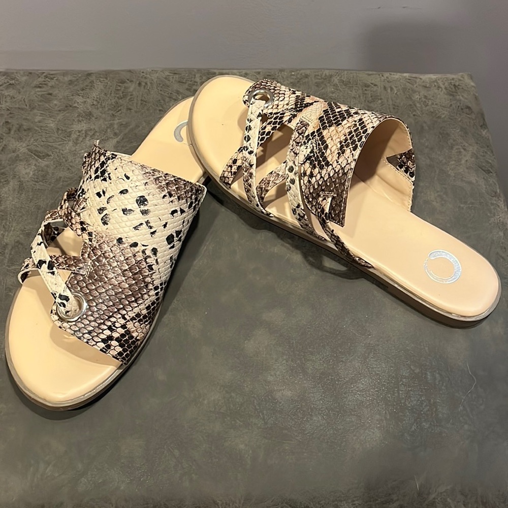 Reptile Print Pattern Slide - image 1